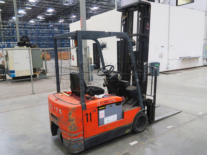 FL3704 Toyota 5FBE18 Electric 3 Wheel Forklift - Click Image to Close
